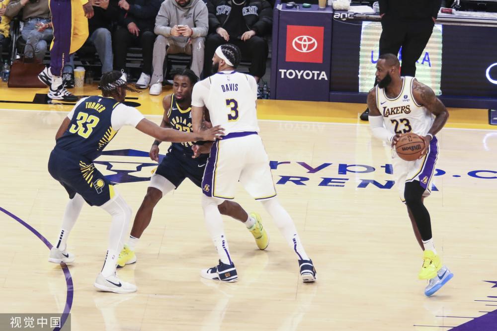 在首秀中即 在首秀中即