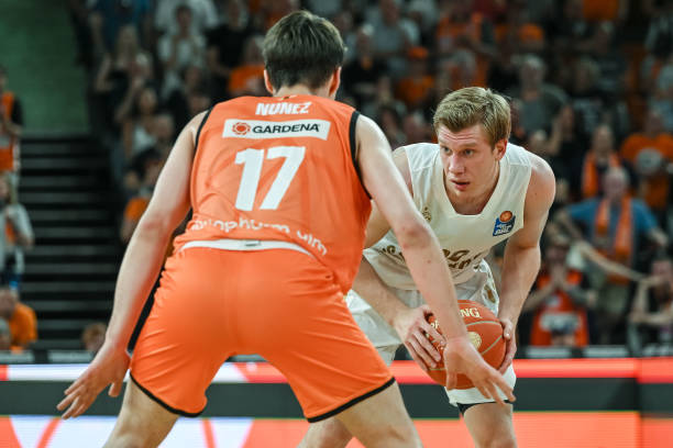 他们的强势 他们的强势